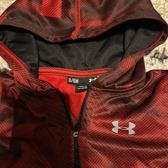Under Armor 2 piece outfit - Picture 2 of 3
